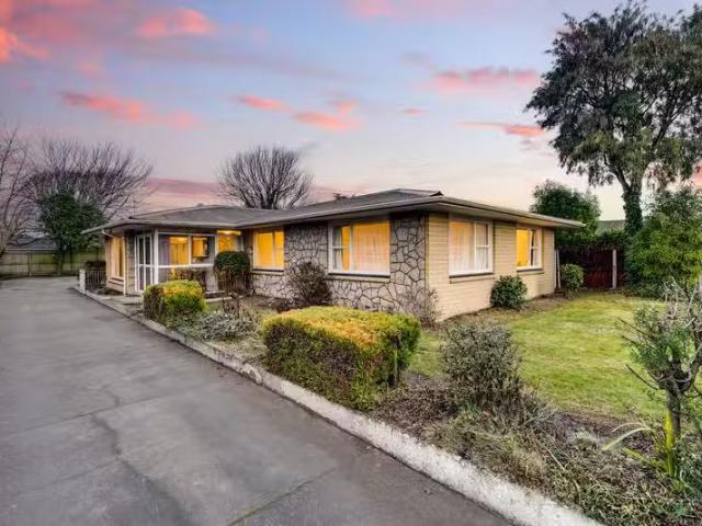 House for sale in Chaslands, Canterbury