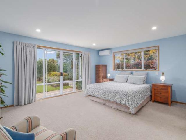 House for sale in Chaslands, Canterbury