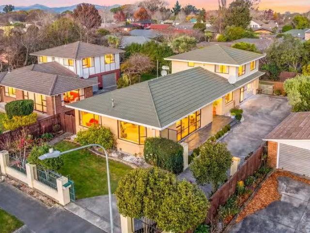House for sale in Chaslands, Canterbury