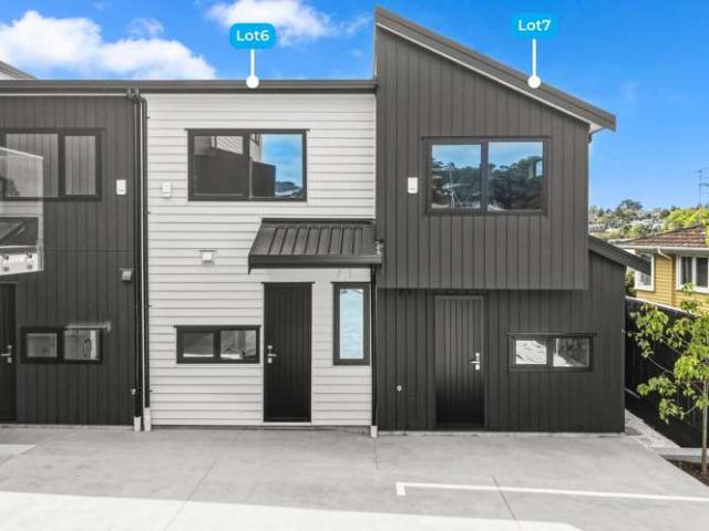 Townhouse for sale in Northcote, Kaipātiki