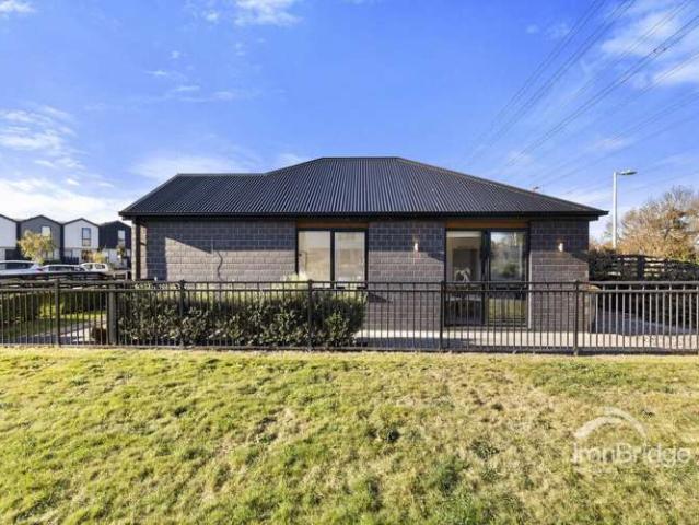 House for sale in Chaslands, Canterbury