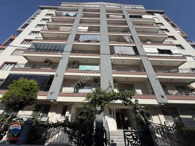 Yeni Girne, Bayraklı içerisinde satılık mülk