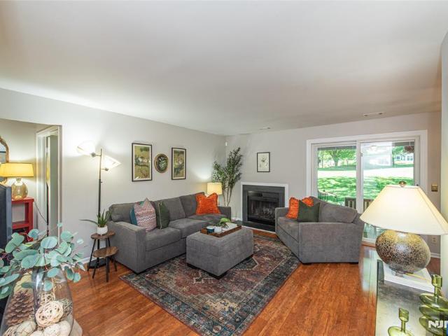 Condo for sale in Pluckemin, New Jersey