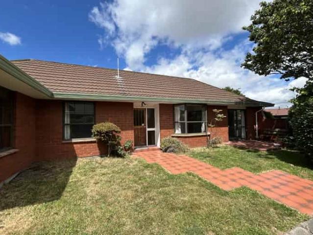 House for rent in Chaslands, Canterbury