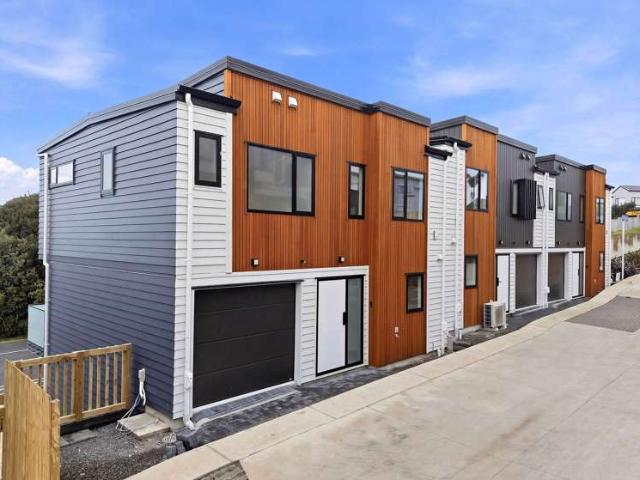 Townhouse for sale in Paremoremo
