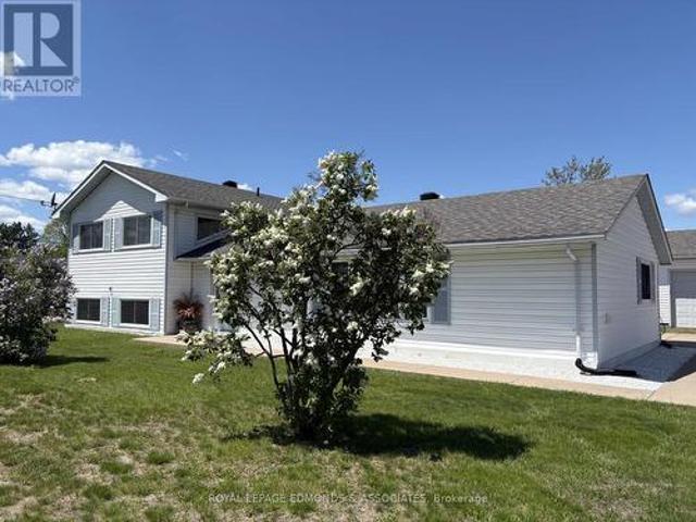 House for sale in Renfrew, Ontario