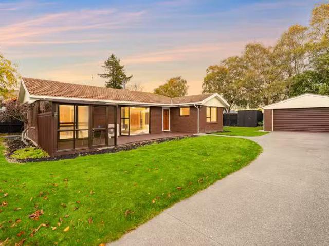 House for sale in Chaslands, Canterbury