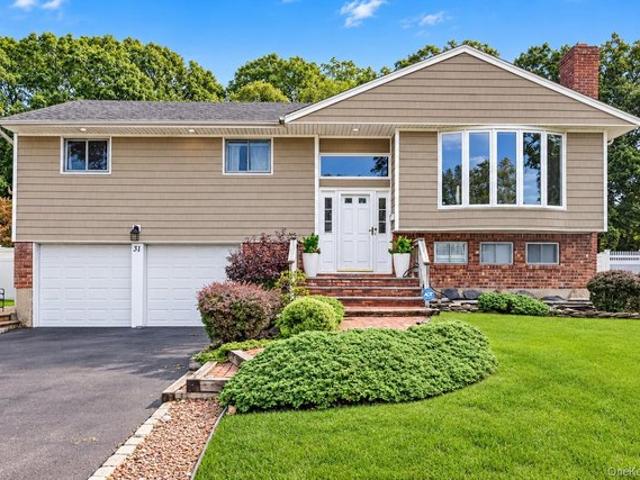 House for sale in Hauppauge, Town of Smithtown