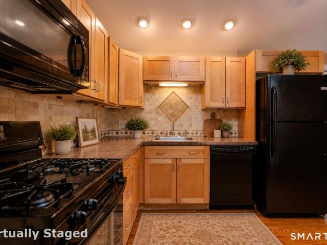 Duplex for rent in Windsor Locks, Connecticut