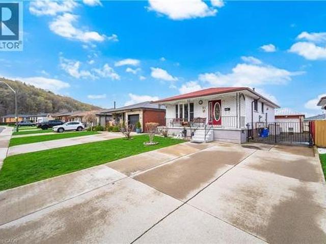 House for sale in Ancaster, Ontario