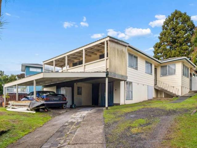 House for sale in Oratia