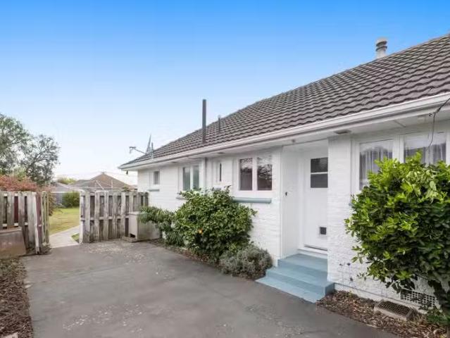 House for sale in Chaslands, Canterbury