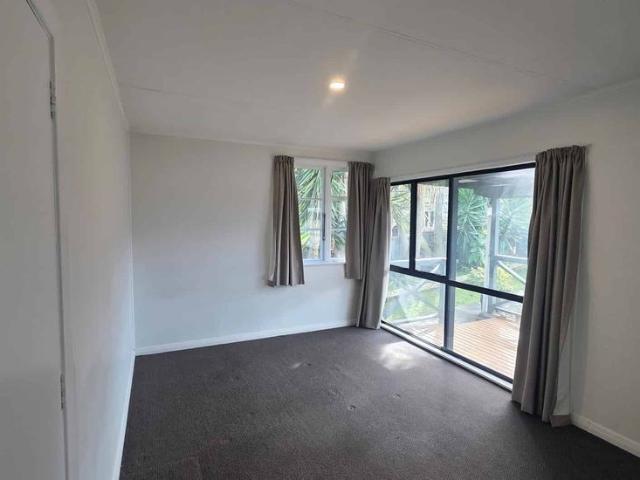 House for rent in Point England, Oroua County