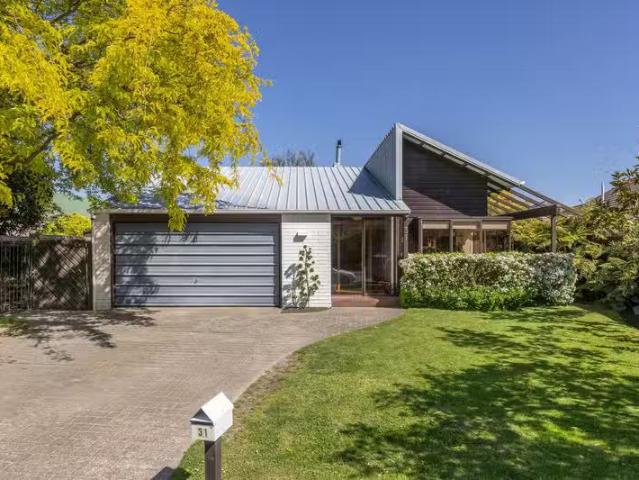 House for sale in Chaslands, Canterbury