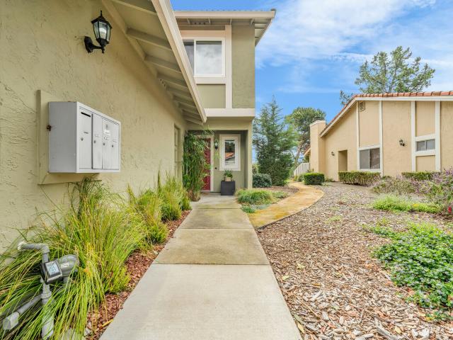 Townhouse for sale in Oakland