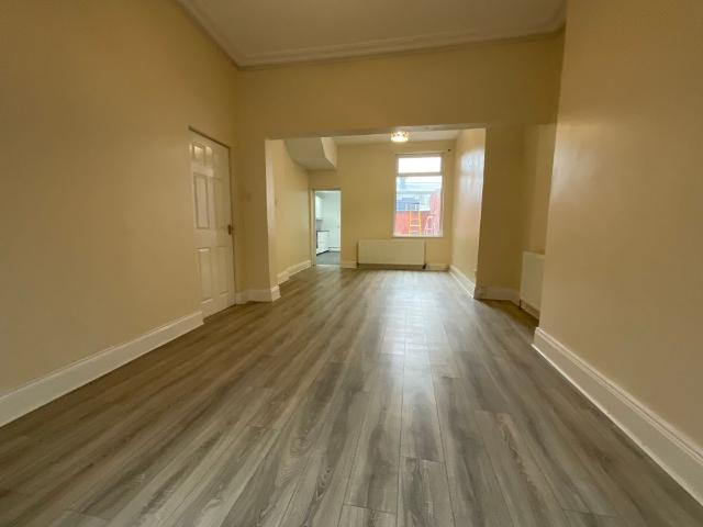 Townhouse for rent in Woodvale, Northern Ireland