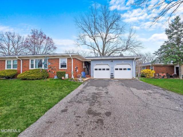 Condo for sale in Brick
