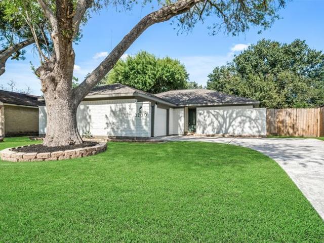 House for sale in Bay Ridge, League City
