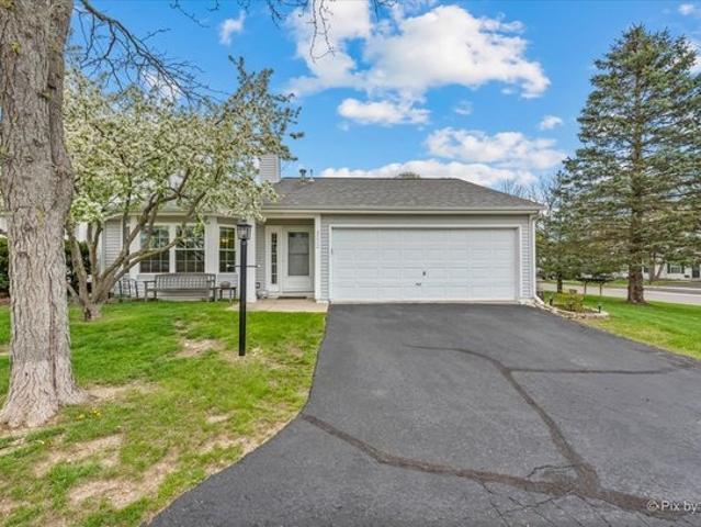 Townhouse for sale in Island Lake, Illinois