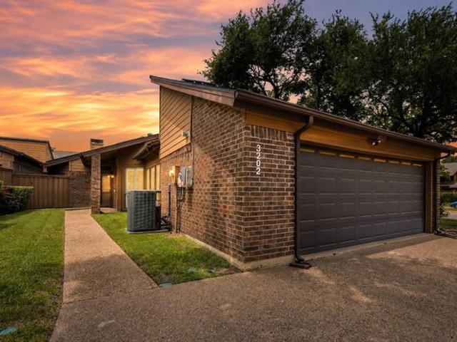 Townhouse for sale in Farmers Branch, Texas