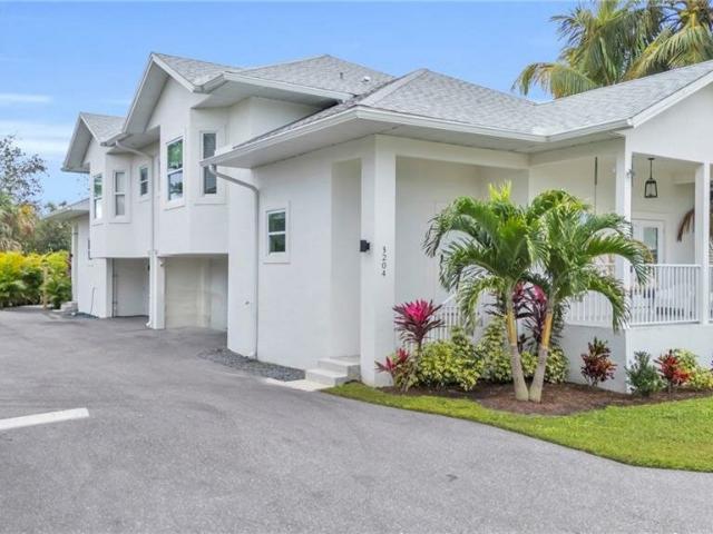Duplex for sale in Naples