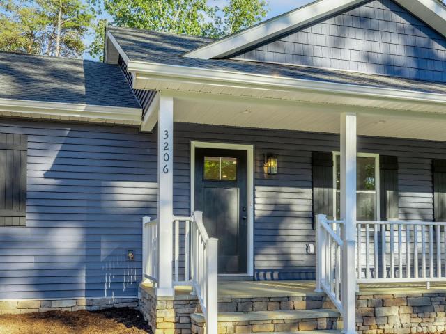 House for sale in Long Island, Gladys