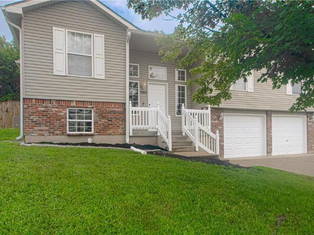 House for sale in Harrisonville, Missouri