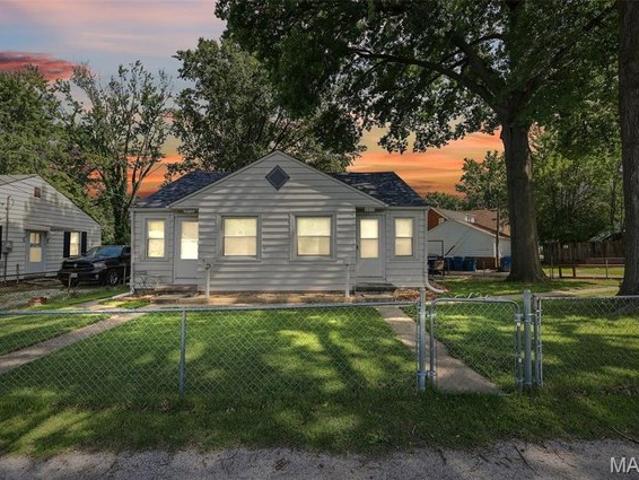 House for sale in Alton, Illinois