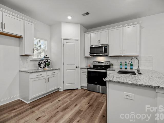 Townhouse for sale in Matthews, Mecklenburg County