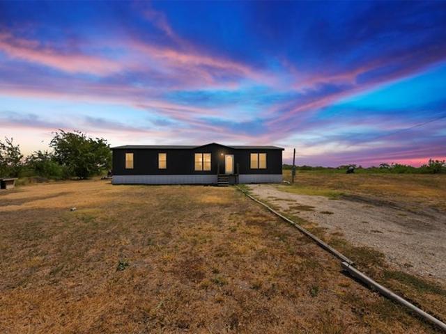House for sale in Navarro, Texas