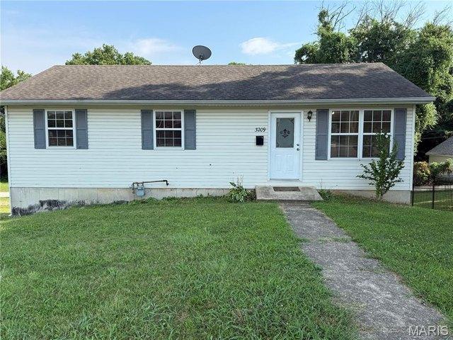 House for sale in Alton, Illinois