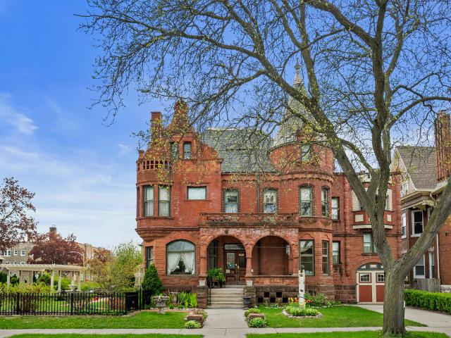 Commercial for sale in Milwaukee, Wisconsin
