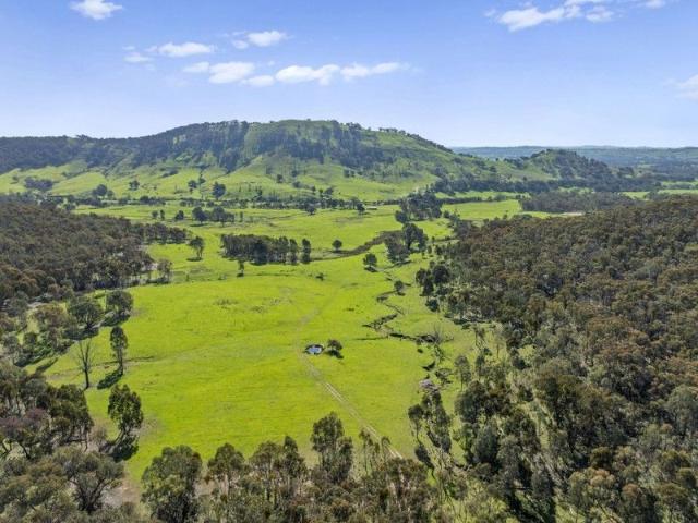 Cottage for sale in Molyullah, Victoria