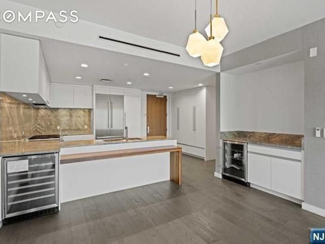 Townhouse for sale in Cliffside Park, New Jersey