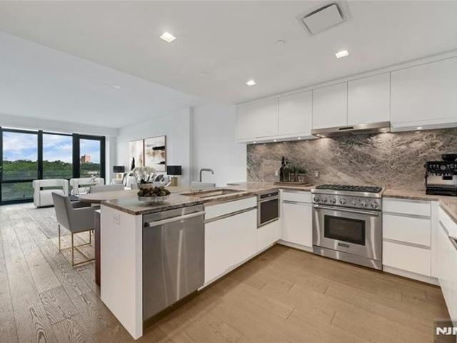 Condo for sale in Cliffside Park, New Jersey