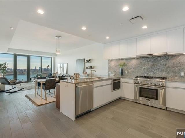Condo for sale in Cliffside Park, New Jersey