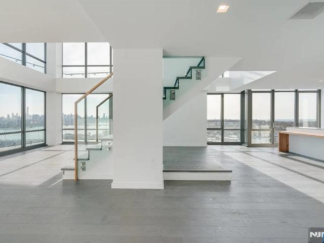Condo for sale in Cliffside Park, New Jersey