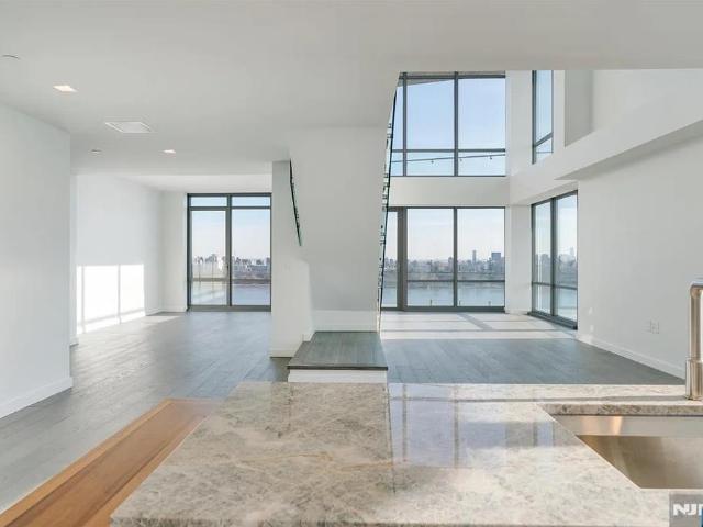 Condo for sale in Edgewater, New Jersey