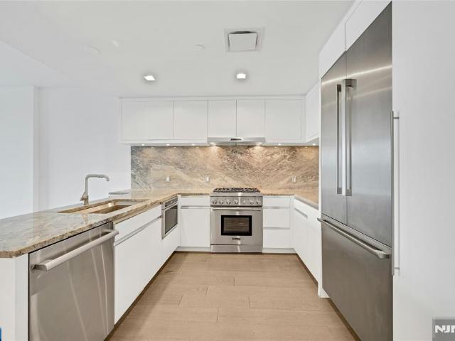 Condo for sale in Cliffside Park, New Jersey