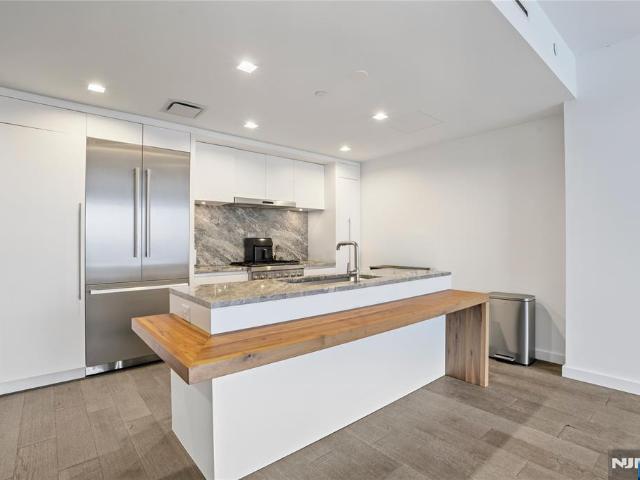 Condo for sale in Cliffside Park, New Jersey