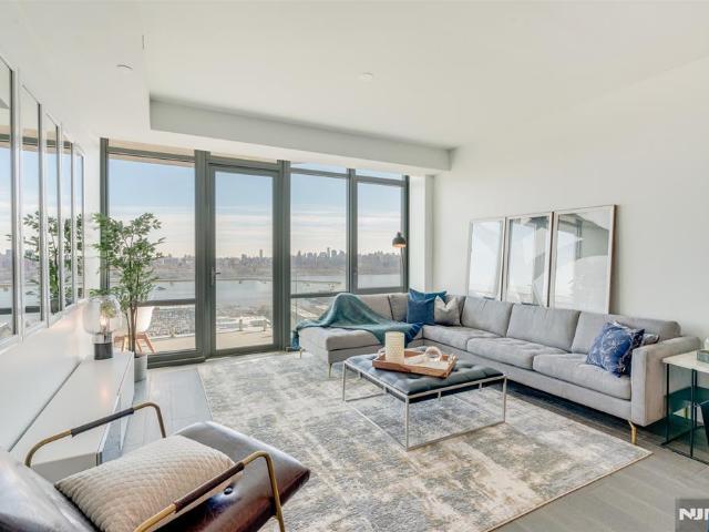 Condo for sale in Cliffside Park, New Jersey