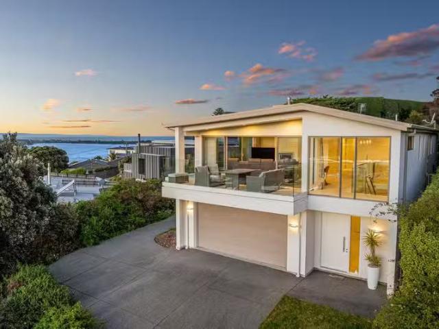 House for sale in Saint Andrews Hill, Christchurch