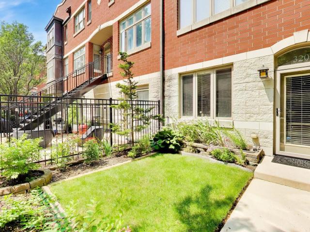 Townhouse for sale in Chicago Park, Illinois