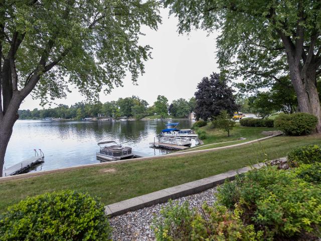 Condo for sale in Oconomowoc, Waukesha County