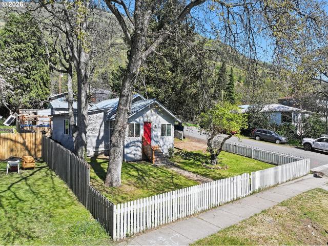 House for sale in Bingen, Washington