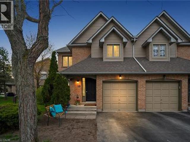 Townhouse for sale in Ancaster, Ontario