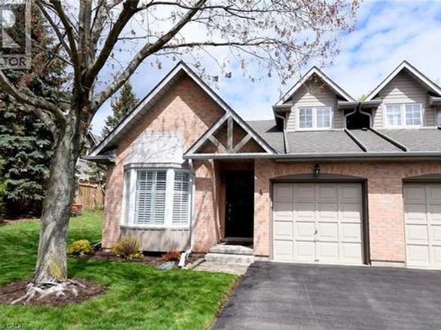 Townhouse for sale in Ancaster, Ontario