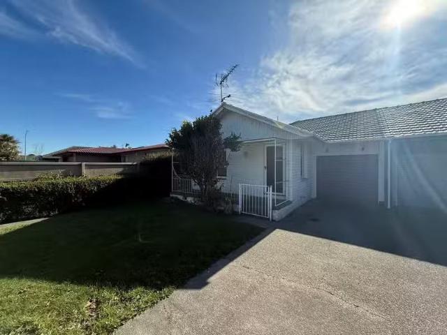 House for sale in Chaslands, Canterbury