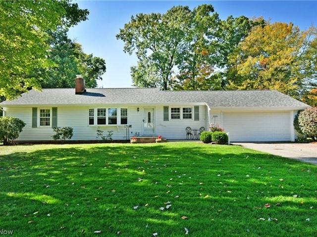 House for sale in Jefferson Place, Canfield