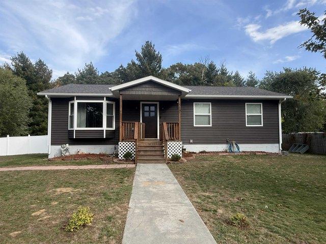 House for sale in Adams, Adams County